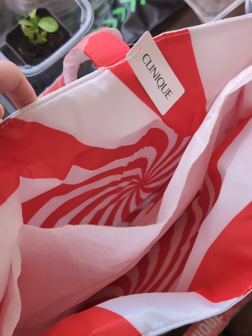 Clinique Metallic Silver Tote Plus Makeup - Picture 5 of 6